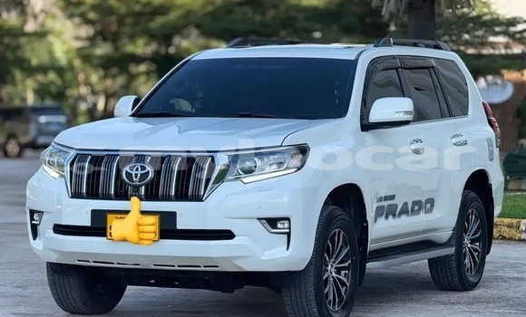 Buy Used Toyota Prado White Car in Vientiane in Vientiane Province Buy Used Toyota Prado White Car in Vientiane in Vientiane Province