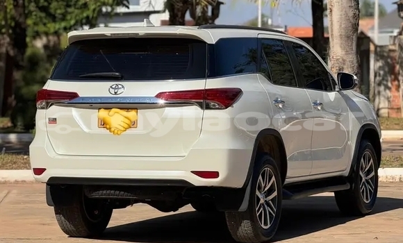 Buy Used Toyota Fortuner White Car in Vientiane in Vientiane Province Buy Used Toyota Fortuner White Car in Vientiane in Vientiane Province