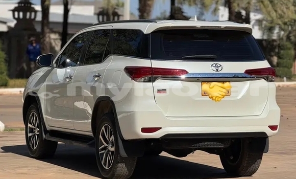 Buy Used Toyota Fortuner White Car in Vientiane in Vientiane Province Buy Used Toyota Fortuner White Car in Vientiane in Vientiane Province