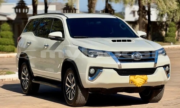 Buy Used Toyota Fortuner White Car in Vientiane in Vientiane Province Buy Used Toyota Fortuner White Car in Vientiane in Vientiane Province