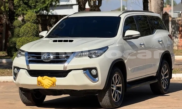 Buy Used Toyota Fortuner White Car in Vientiane in Vientiane Province Buy Used Toyota Fortuner White Car in Vientiane in Vientiane Province