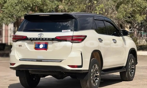 Buy Used Toyota Fortuner White Car in Sainyabuli in Xaignabouli Province Buy Used Toyota Fortuner White Car in Sainyabuli in Xaignabouli Province