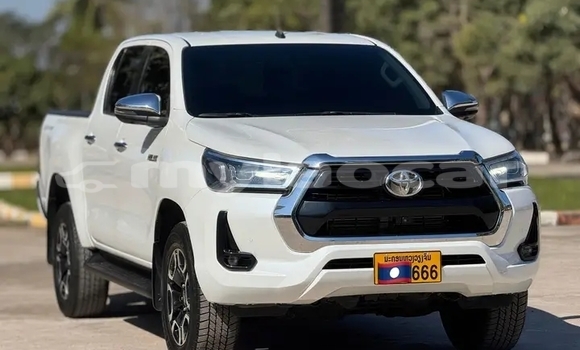 Buy Used Toyota REVO CAB Z-EDITION White Car in Vientiane in Vientiane Province Buy Used Toyota REVO CAB Z-EDITION White Car in Vientiane in Vientiane Province