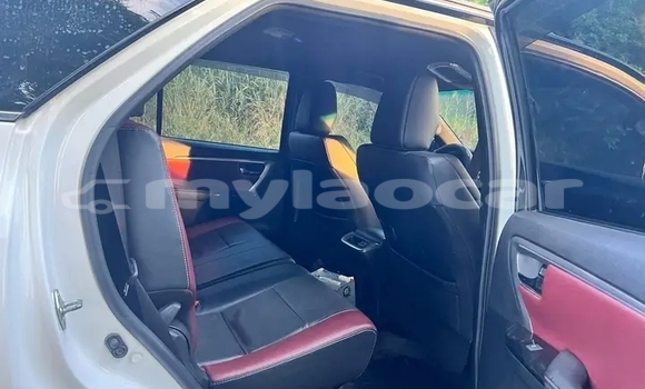Buy Used Toyota Fortuner White Car in Vientiane in Vientiane Province Buy Used Toyota Fortuner White Car in Vientiane in Vientiane Province