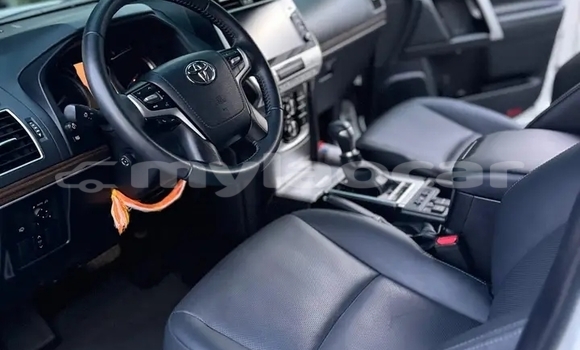 Buy Used Toyota Prado White Car in Vientiane in Vientiane Province