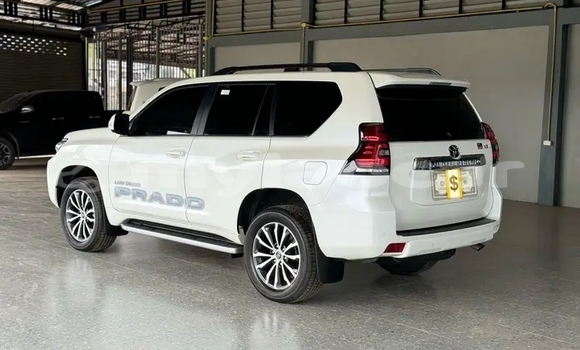 Buy Used Toyota Prado White Car in Vientiane in Vientiane Province Buy Used Toyota Prado White Car in Vientiane in Vientiane Province
