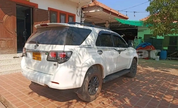 Buy Used Toyota Fortuner White Car in Vientiane in Vientiane Province Buy Used Toyota Fortuner White Car in Vientiane in Vientiane Province