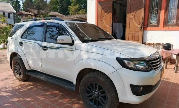 Buy Used Toyota Fortuner White Car in Vientiane in Vientiane Province Buy Used Toyota Fortuner White Car in Vientiane in Vientiane Province