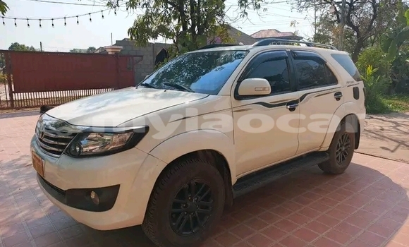 Buy Used Toyota Fortuner White Car in Vientiane in Vientiane Province Buy Used Toyota Fortuner White Car in Vientiane in Vientiane Province