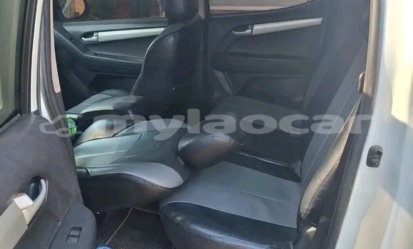 Buy Used Isuzu D–MAX White Car in Vientiane in Vientiane Province Buy Used Isuzu D–MAX White Car in Vientiane in Vientiane Province