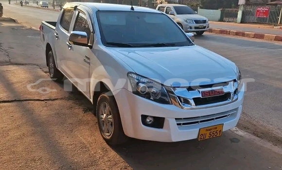 Buy Used Isuzu D–MAX White Car in Vientiane in Vientiane Province Buy Used Isuzu D–MAX White Car in Vientiane in Vientiane Province