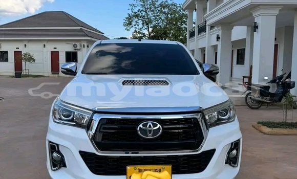 Buy Used Toyota Hilux White Car in Luang Namtha in Luang Namtha Province Buy Used Toyota Hilux White Car in Luang Namtha in Luang Namtha Province