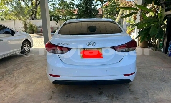 Buy Used Hyundai Elantra White Car in Vientiane in Vientiane Province Buy Used Hyundai Elantra White Car in Vientiane in Vientiane Province