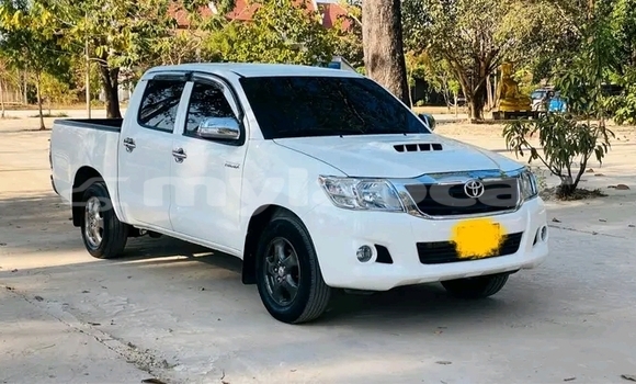 Buy Used Toyota Hiluxe VIGO White Car in Vientiane in Vientiane Province Buy Used Toyota Hiluxe VIGO White Car in Vientiane in Vientiane Province