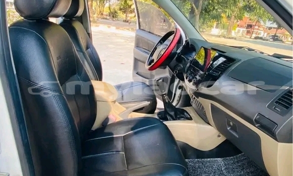 Buy Used Toyota Hiluxe VIGO White Car in Vientiane in Vientiane Province Buy Used Toyota Hiluxe VIGO White Car in Vientiane in Vientiane Province