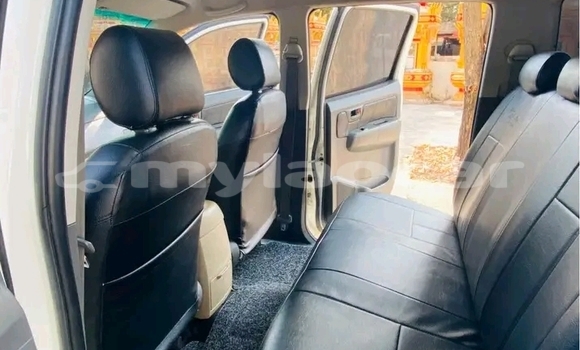 Buy Used Toyota Hiluxe VIGO White Car in Vientiane in Vientiane Province Buy Used Toyota Hiluxe VIGO White Car in Vientiane in Vientiane Province