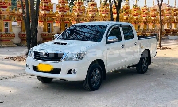 Buy Used Toyota Hiluxe VIGO White Car in Vientiane in Vientiane Province Buy Used Toyota Hiluxe VIGO White Car in Vientiane in Vientiane Province