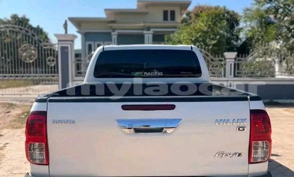 Buy Used Toyota Hiluxe Revo White Car in Vientiane in Vientiane Province Buy Used Toyota Hiluxe Revo White Car in Vientiane in Vientiane Province