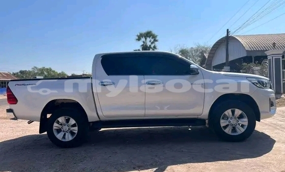 Buy Used Toyota Hiluxe Revo White Car in Vientiane in Vientiane Province Buy Used Toyota Hiluxe Revo White Car in Vientiane in Vientiane Province