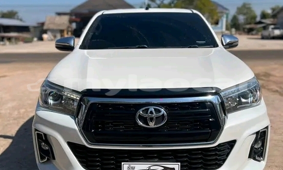 Buy Used Toyota Hiluxe Revo White Car in Vientiane in Vientiane Province Buy Used Toyota Hiluxe Revo White Car in Vientiane in Vientiane Province