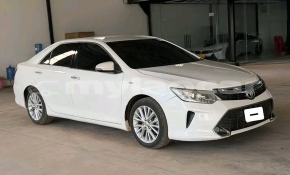Buy Used Toyota Camry White Car in Vientiane in Vientiane Province Buy Used Toyota Camry White Car in Vientiane in Vientiane Province