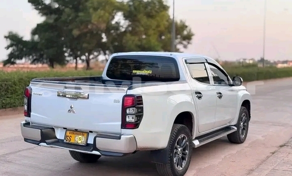 Buy Used Mitsubishi Triton White Car in Vientiane in Vientiane Province Buy Used Mitsubishi Triton White Car in Vientiane in Vientiane Province