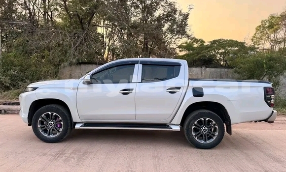 Buy Used Mitsubishi Triton White Car in Vientiane in Vientiane Province Buy Used Mitsubishi Triton White Car in Vientiane in Vientiane Province
