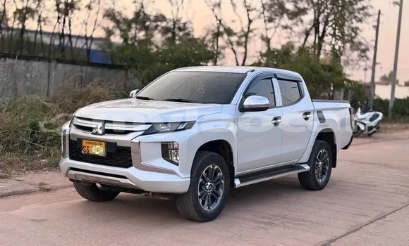 Buy Used Mitsubishi Triton White Car in Vientiane in Vientiane Province Buy Used Mitsubishi Triton White Car in Vientiane in Vientiane Province