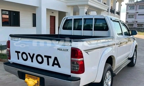 Buy Used Toyota Hiluxe VIGO White Car in Vientiane in Vientiane Province Buy Used Toyota Hiluxe VIGO White Car in Vientiane in Vientiane Province