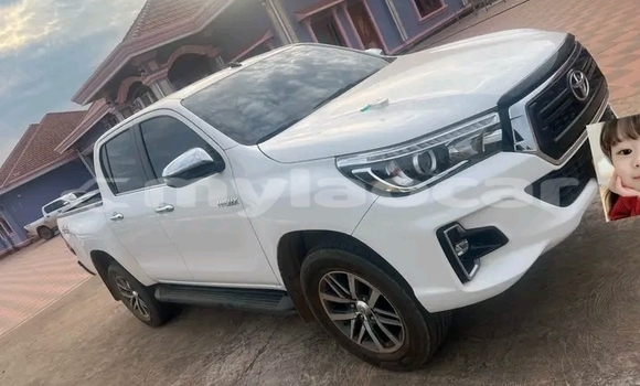 Buy Used Toyota Hiluxe Revo White Car in Vientiane in Vientiane Province Buy Used Toyota Hiluxe Revo White Car in Vientiane in Vientiane Province