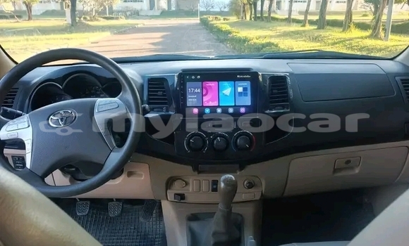 Buy Used Toyota Hilux White Car in Vientiane in Vientiane Province Buy Used Toyota Hilux White Car in Vientiane in Vientiane Province