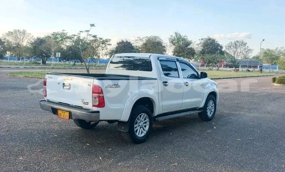 Buy Used Toyota Hilux White Car in Vientiane in Vientiane Province Buy Used Toyota Hilux White Car in Vientiane in Vientiane Province