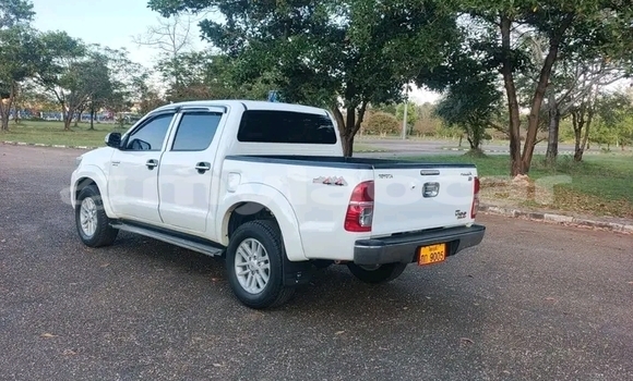 Buy Used Toyota Hilux White Car in Vientiane in Vientiane Province Buy Used Toyota Hilux White Car in Vientiane in Vientiane Province