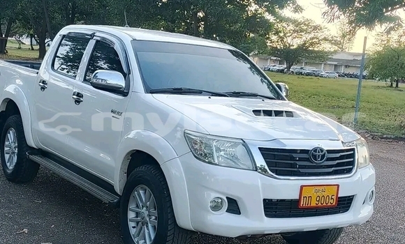 Buy Used Toyota Hilux White Car in Vientiane in Vientiane Province Buy Used Toyota Hilux White Car in Vientiane in Vientiane Province