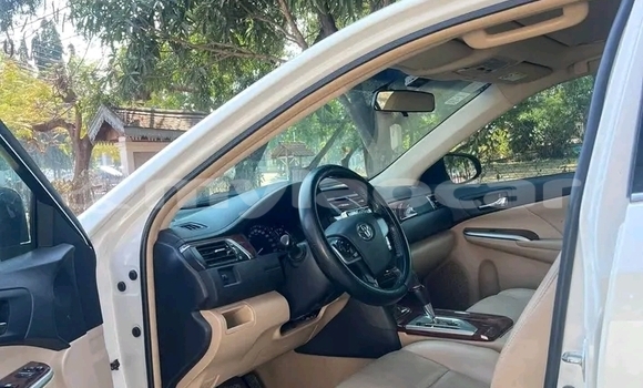 Buy Used Toyota Camry White Car in Vientiane in Vientiane Province