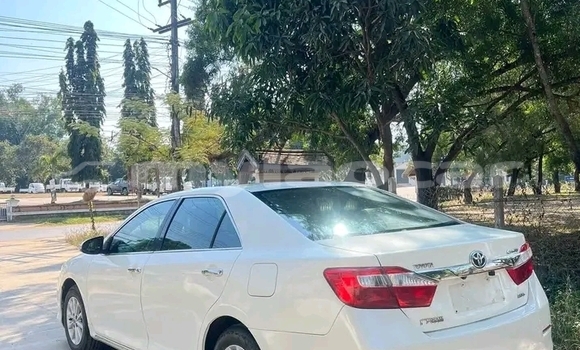 Buy Used Toyota Camry White Car in Vientiane in Vientiane Province Buy Used Toyota Camry White Car in Vientiane in Vientiane Province