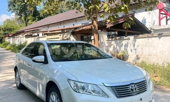 Buy Used Toyota Camry White Car in Vientiane in Vientiane Province Buy Used Toyota Camry White Car in Vientiane in Vientiane Province