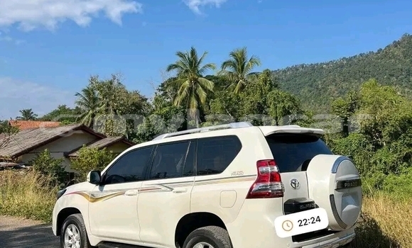 Buy Used Toyota Prado White Car in Vientiane in Vientiane Province Buy Used Toyota Prado White Car in Vientiane in Vientiane Province