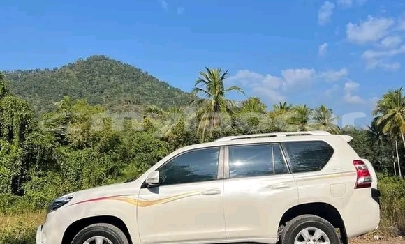 Buy Used Toyota Prado White Car in Vientiane in Vientiane Province Buy Used Toyota Prado White Car in Vientiane in Vientiane Province