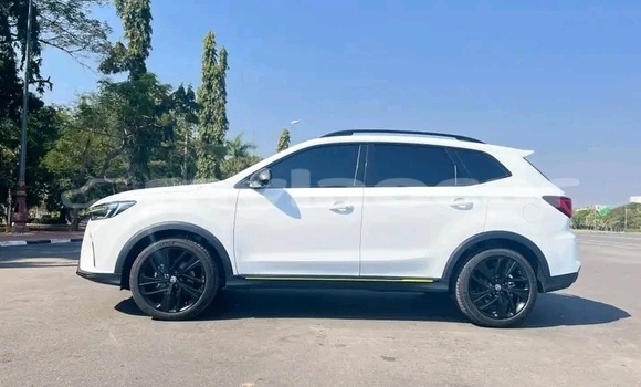 Buy Used MG RX5 White Car in Vientiane in Vientiane Province Buy Used MG RX5 White Car in Vientiane in Vientiane Province