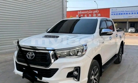 Buy Used Toyota Hiluxe Revo White Car in Vientiane in Vientiane Province Buy Used Toyota Hiluxe Revo White Car in Vientiane in Vientiane Province
