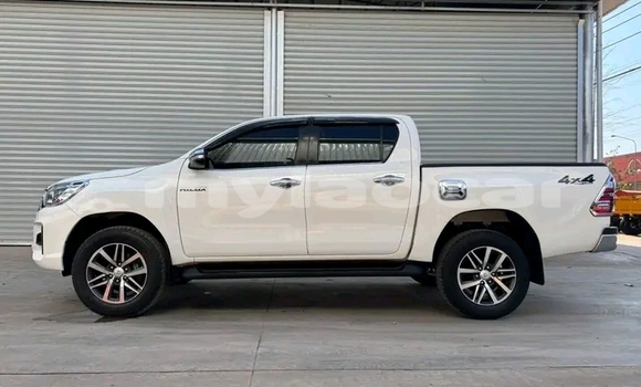 Buy Used Toyota Hiluxe Revo White Car in Vientiane in Vientiane Province Buy Used Toyota Hiluxe Revo White Car in Vientiane in Vientiane Province