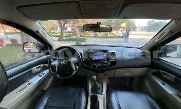 Buy Used Toyota Hilux White Car in Vientiane in Vientiane Province Buy Used Toyota Hilux White Car in Vientiane in Vientiane Province