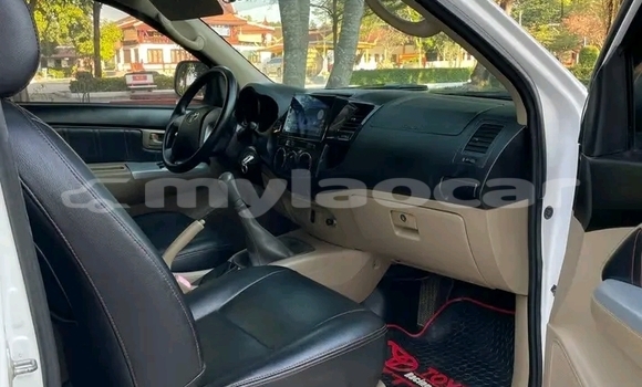Buy Used Toyota Hilux White Car in Vientiane in Vientiane Province Buy Used Toyota Hilux White Car in Vientiane in Vientiane Province