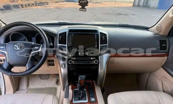 Buy Used Toyota Land Cruiser White Car in Thakek in Khammouan Province