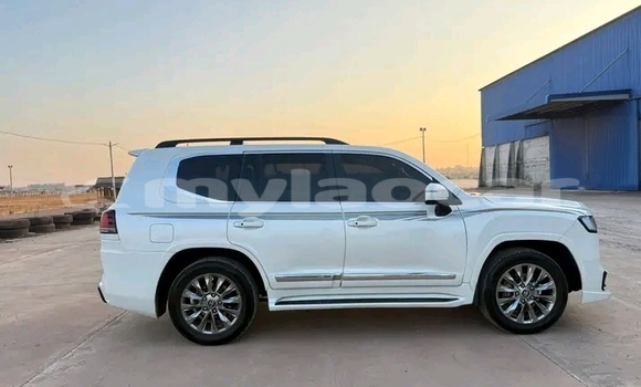 Buy Used Toyota Land Cruiser White Car in Thakek in Khammouan Province Buy Used Toyota Land Cruiser White Car in Thakek in Khammouan Province