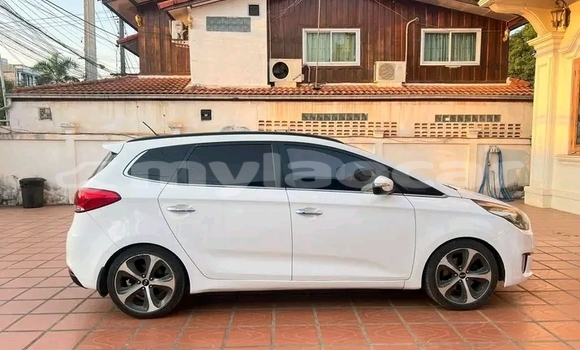 Buy Used Toyota Camry White Car in Vientiane in Vientiane Province