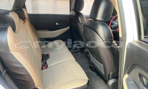 Buy Used Toyota Camry White Car in Vientiane in Vientiane Province Buy Used Toyota Camry White Car in Vientiane in Vientiane Province