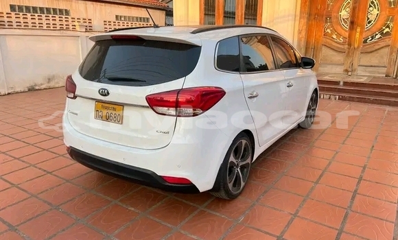 Buy Used Toyota Camry White Car in Vientiane in Vientiane Province Buy Used Toyota Camry White Car in Vientiane in Vientiane Province