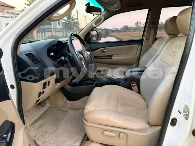 Big with watermark dodge charger vientiane province vientiane 7068